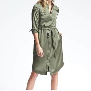 Banana Republic 2017 Olive Dressshirt